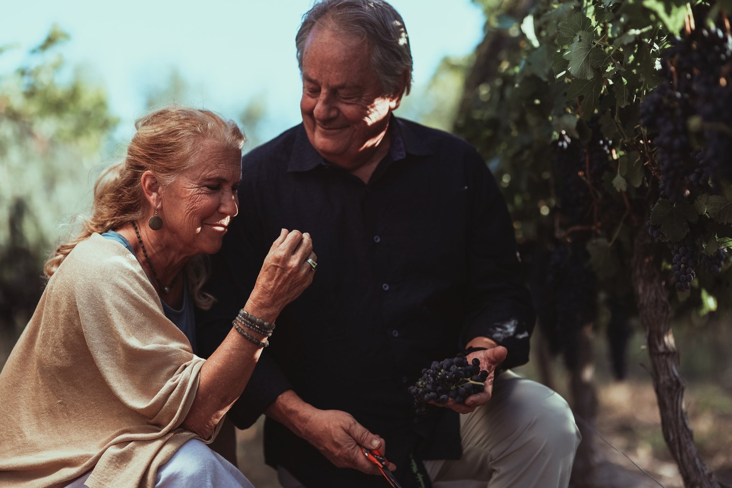 Barry y Sherie en el viñedo