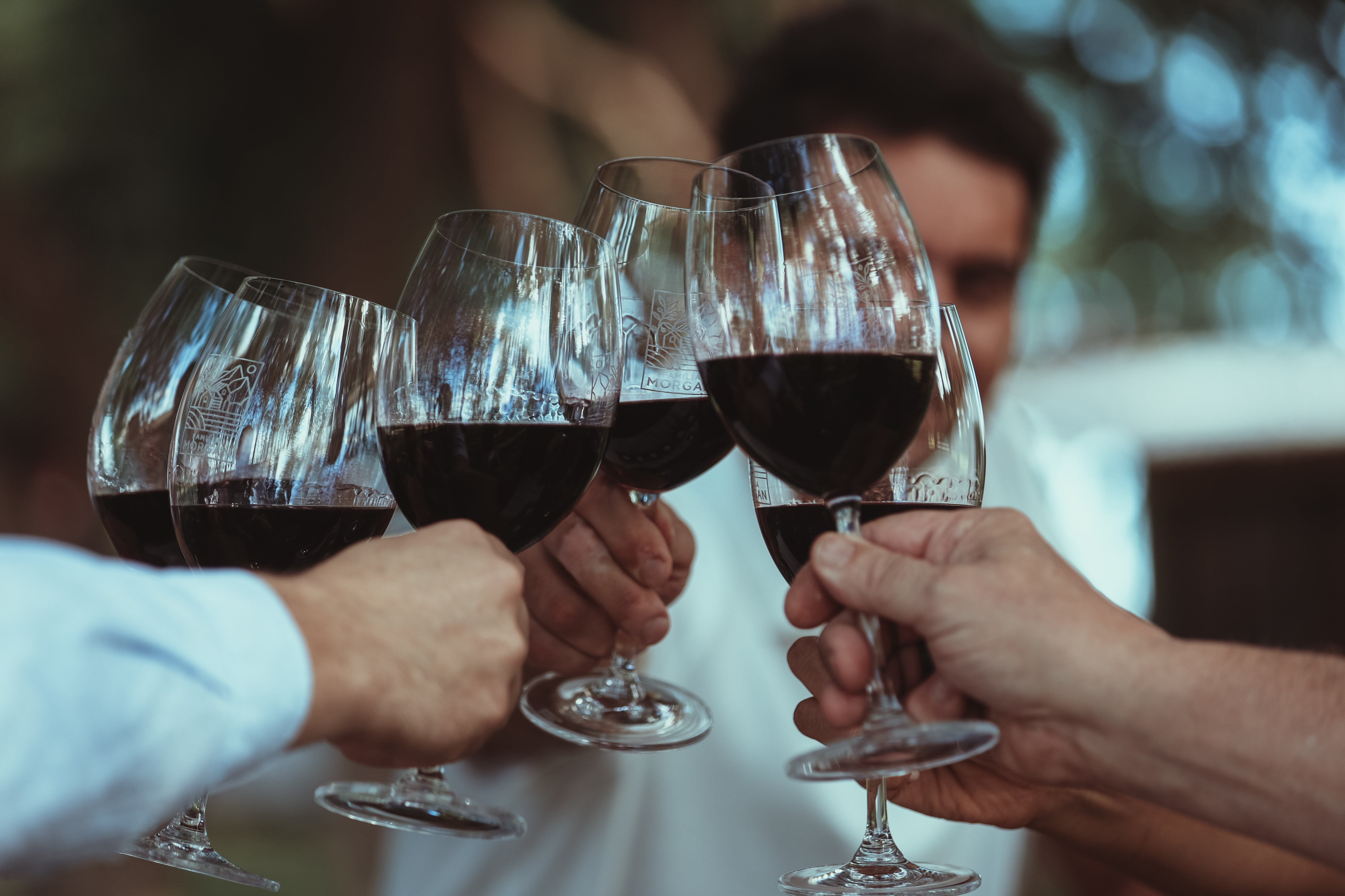 Copa servida durante una degustación de Familia Morgan